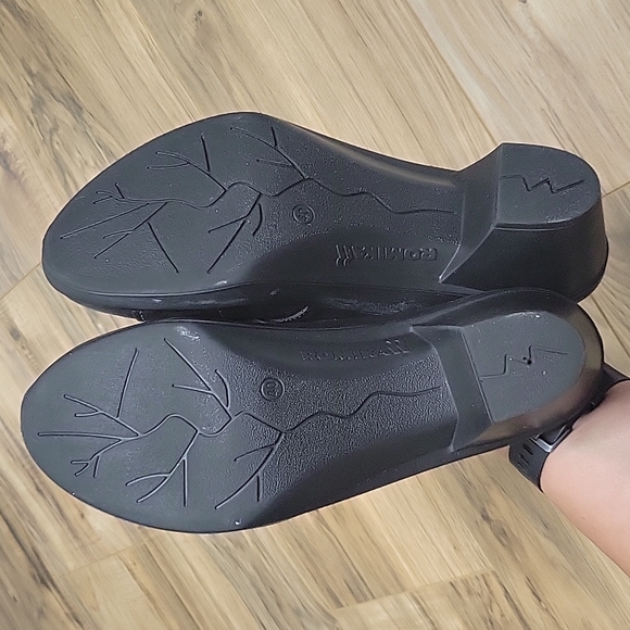 Romika Two Toned Metallic Leather Clogs - Picture 12 of 16